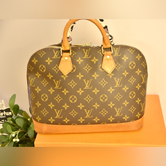 Louis Vuitton Alma PM - Picture 2 of 15